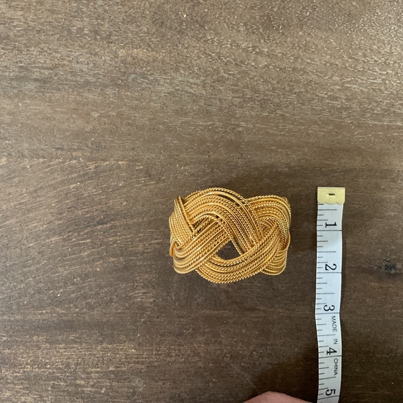 Satya 18k gold plated cuff bracelet - Picture 3 of 4